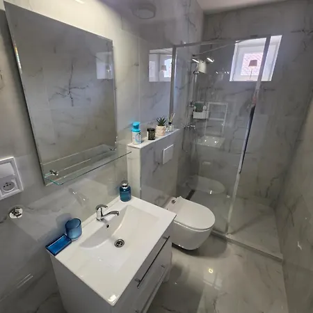 Veronika Apartman *